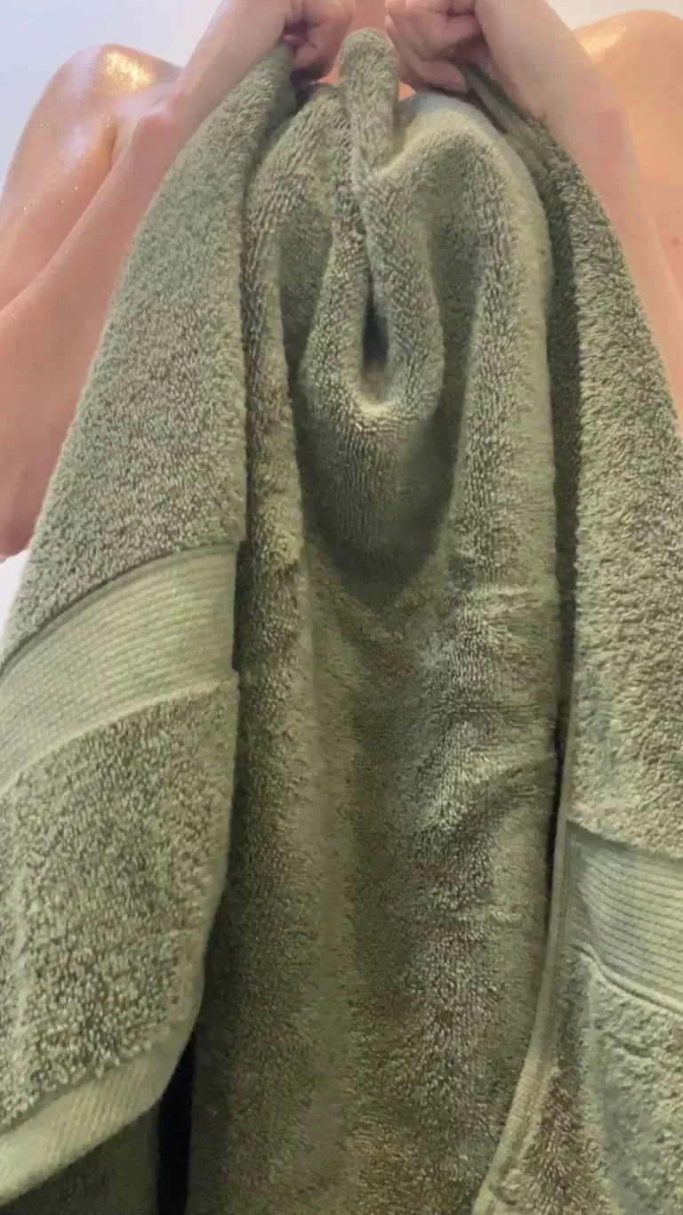 Big natural tiddy physics remain undefeated 🥰