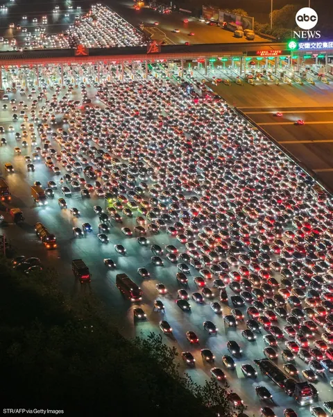 Massive traffic jam at China’s largest toll station