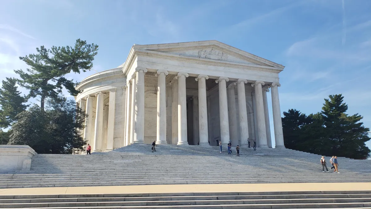 A trip to Washington D.C. during shutdown and thoughts of a European about the US capital