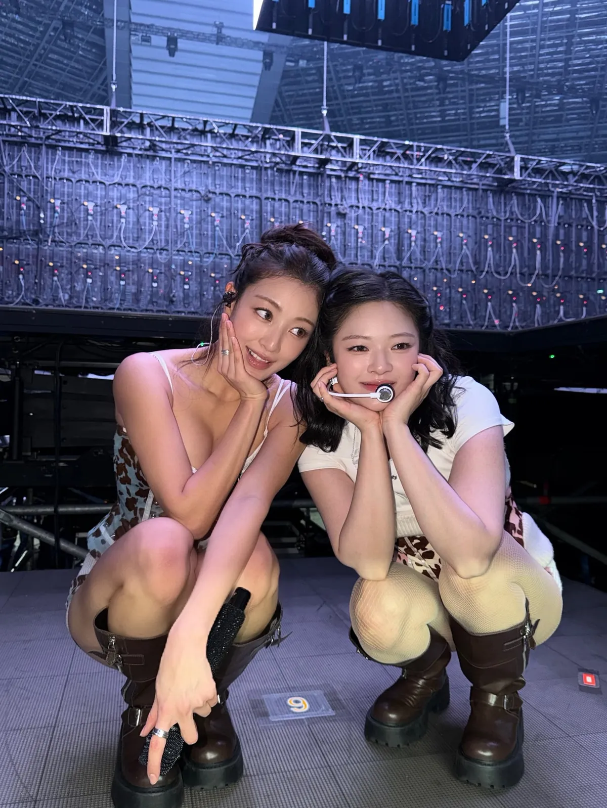 TWICE - Jihyo (feat Chaeyoung and Jeongyeon)