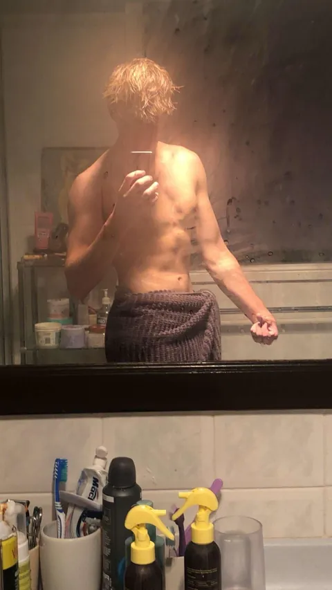 19 from australia, hmu