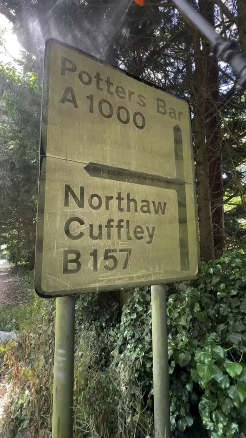 Someone cleaned this sign like new in London