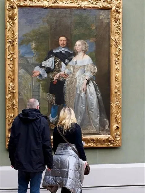 Photographer captures museum visitors who match the artwork on display.