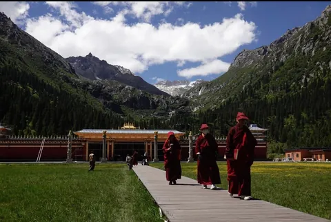 Visited a Tibetan monastery located in a secluded Sichuan valley
