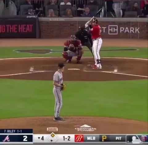 Instead of getting angry at young fan, baseball player gives props