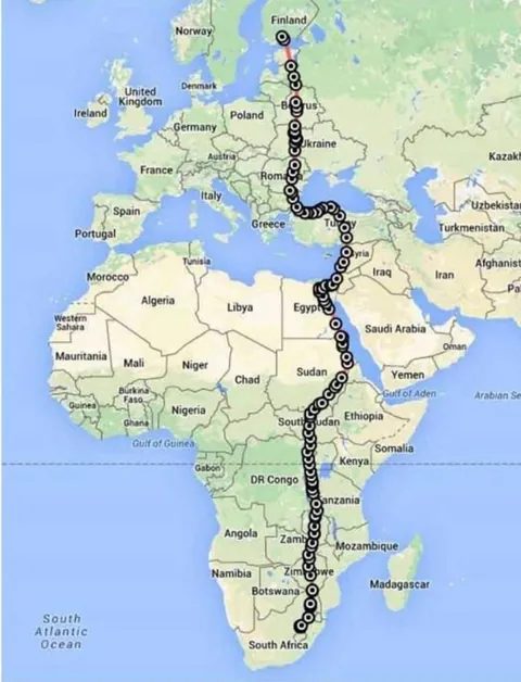 🔥 Honey Buzzard Bird. This image showing the data from the tracker which plots out the route that she took to head north. In just 42 days she covered over 10 000 km average of more than 230 km every single day! She took a straight line north except for when she had to fly over water (Sudan) 🔥