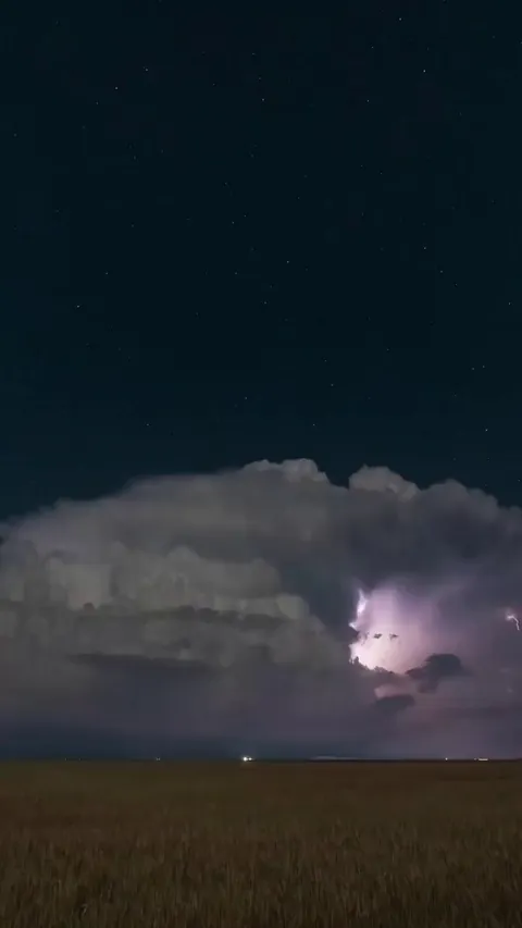 Time laps of a thunderstorm.