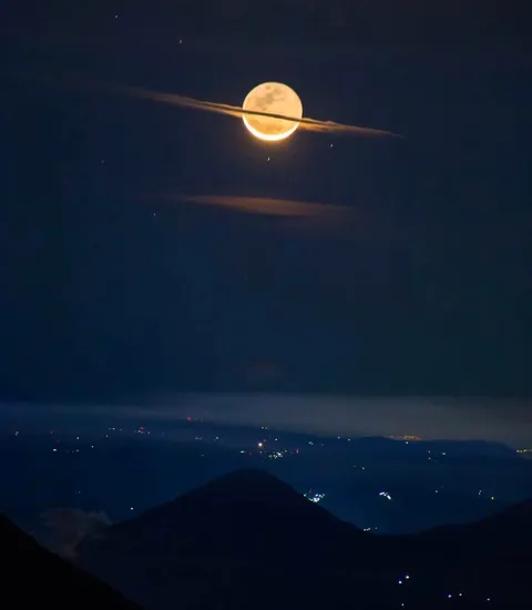 The Moon attempting a Saturn impersonation