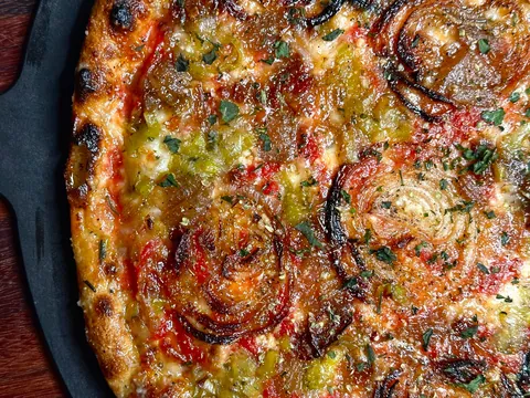 [Homemade] garlic and onion pizza