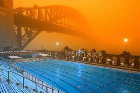 Sydney during the 2009 red sand storm