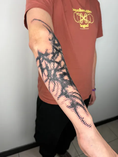 cyber ornamental underarm sleeve + filler done by @tifffany666, Kassel, Germany