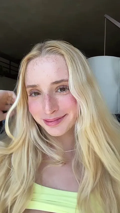 [GIF] Blonde, busty, and all-natural