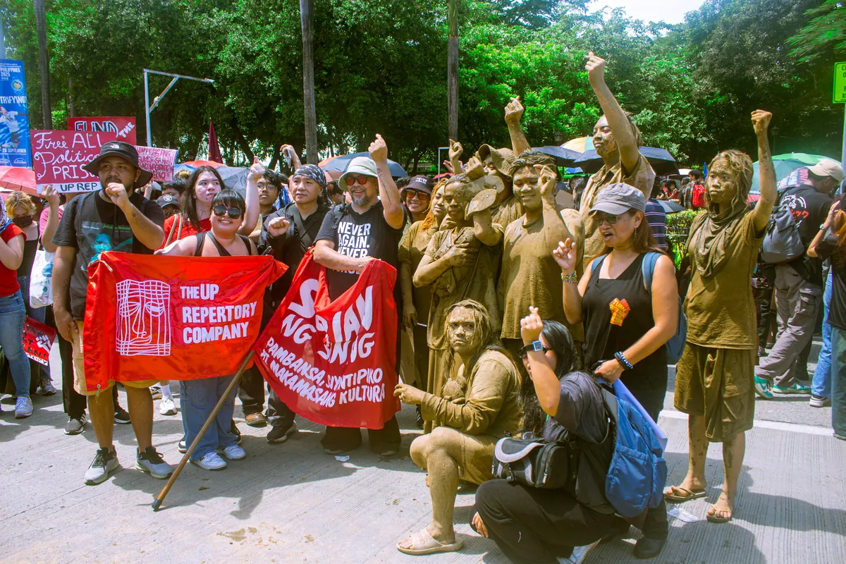 Some of the photos na napitik ko during Yung Lonita Rally and Ayala Bridge Riot (oc)