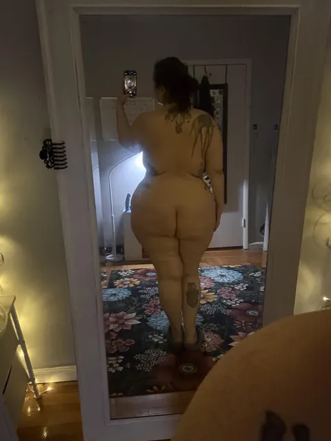 Thickety thicc thick 🍑🤩