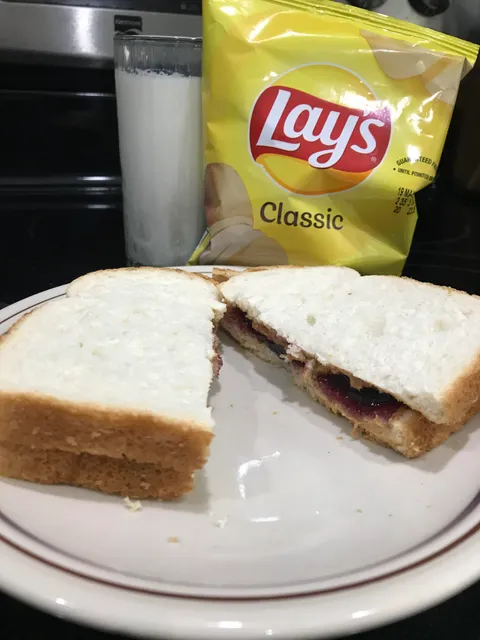 [Homemade] PBJ on white /chips, cold milk
