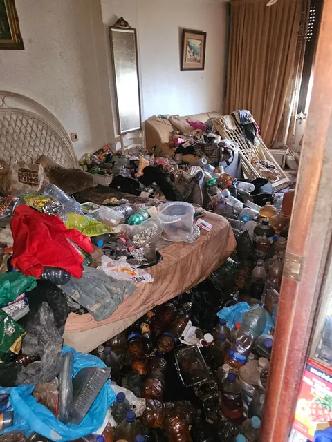 71 years old lady lives alone without electricity or water. And I cleaned her home