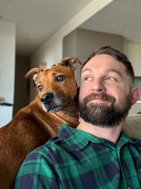 Hector is a bit of a cuddle bug, it’s the best!😘🐕