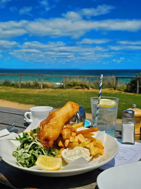 [I ate] Fish&amp;Chips by the beach