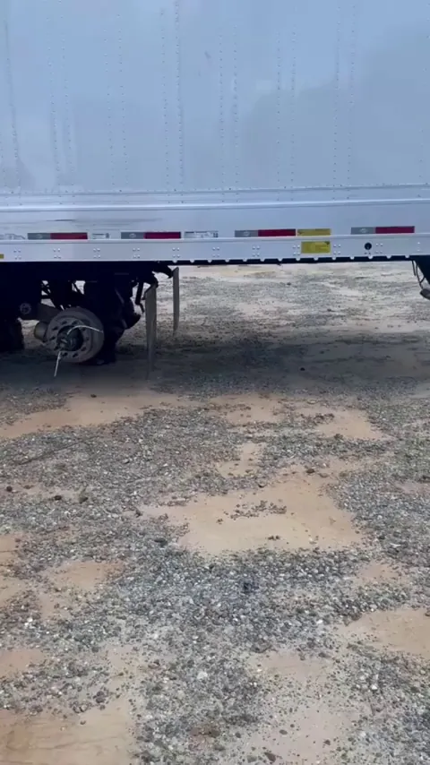 This semi had all the tires stolen