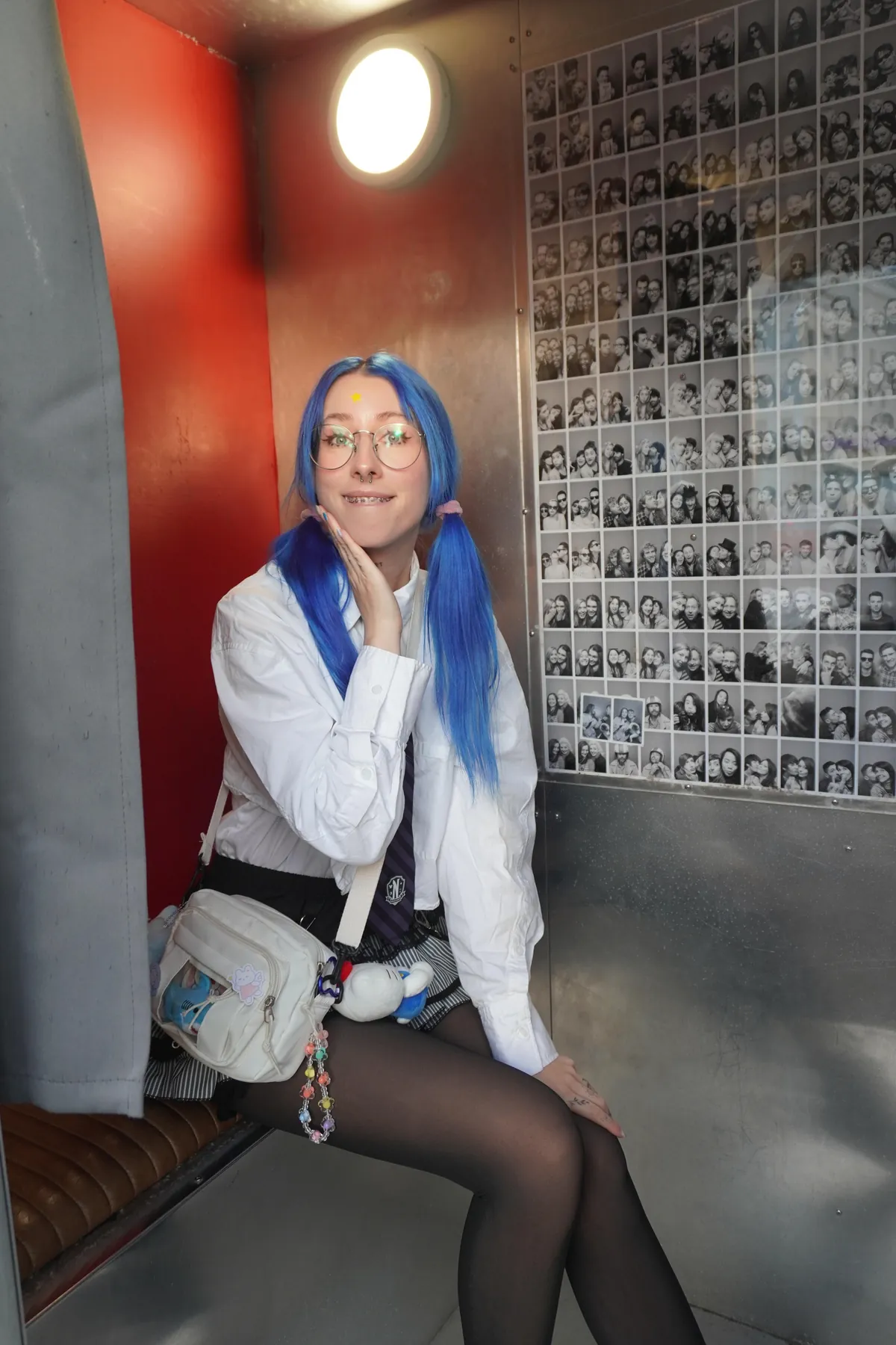 Would you ever date a geeky girl with braces? 💖