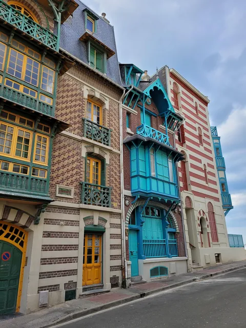 Colorful houses can be found in Mers-les-Bains, a seaside resort in the Somme, France. The seaside area is renowned for its approximately 600 villas, classified as a "Remarkable Heritage Site", built in the late 19th and early 20th centuries. [OC]