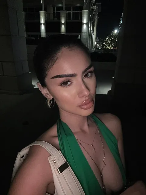 I know which im choosing for a threesome. What about you