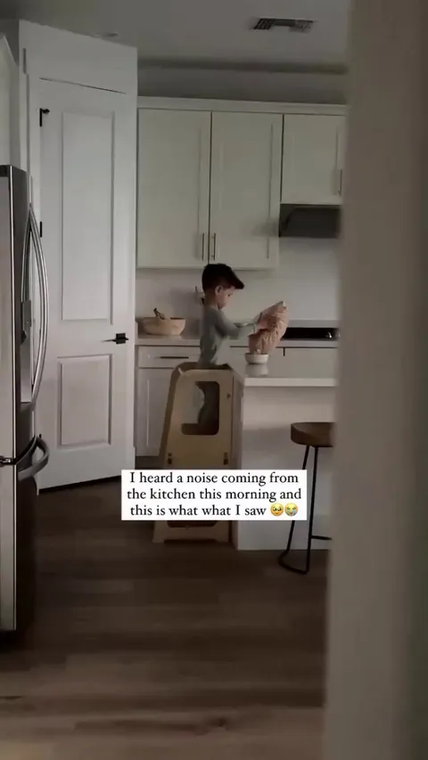 Big Brother instincts start to kick in...even feeds her too 🥹