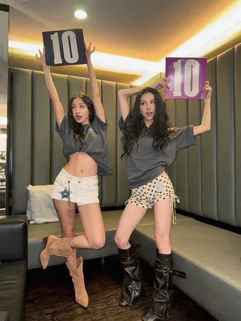 TWICE - Jihyo (feat Chaeyoung and Jeongyeon)