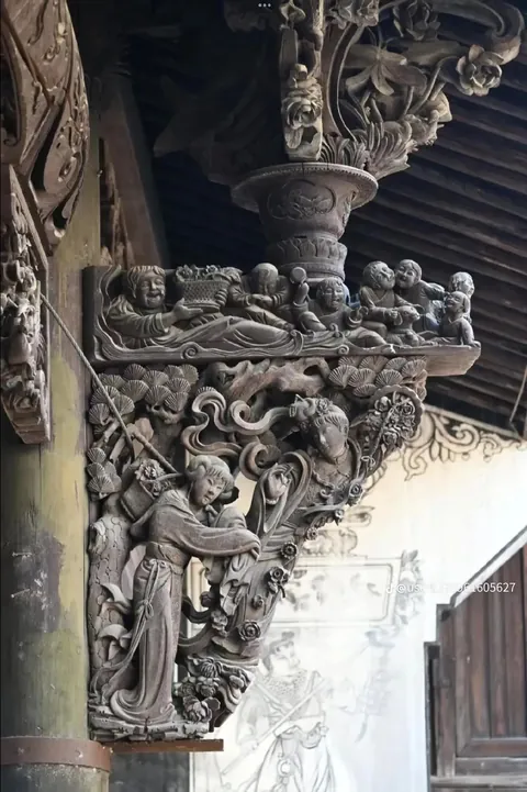 The amount of detail on Chinese column supporter architecture