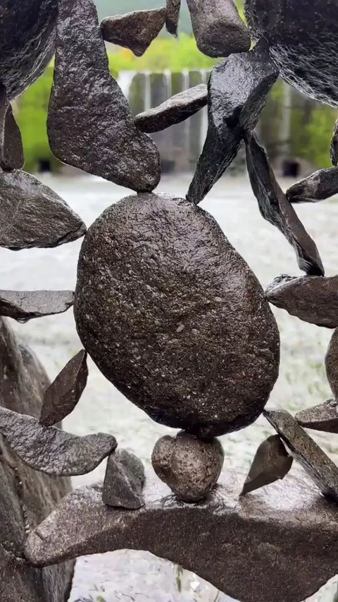 Japanese Rock Balancer Takeharu Kubota's work