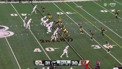 [Highlight] Higgins hauls in the deep catch, slides down at the 5!