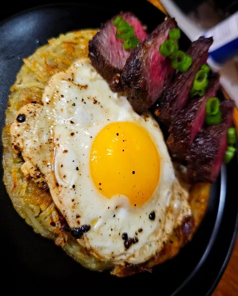 [Homemade] Steak &amp; Eggs on a Potato Pancake
