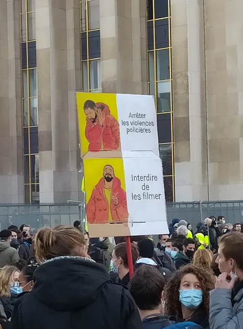 Vu place du Trocadéro cet après midi.