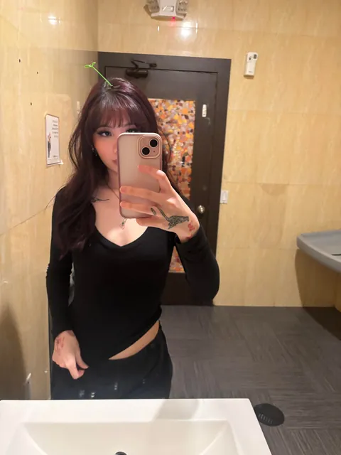 Flashing you guys as quick as I can at work 😛