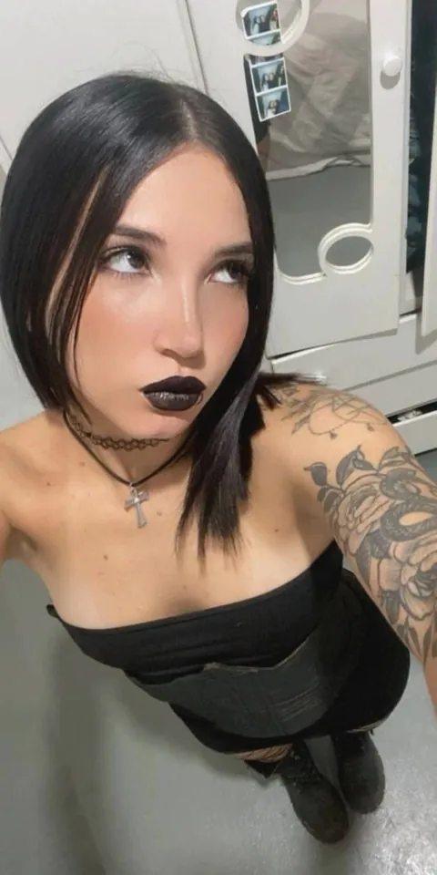 I know I look gorgeous in black