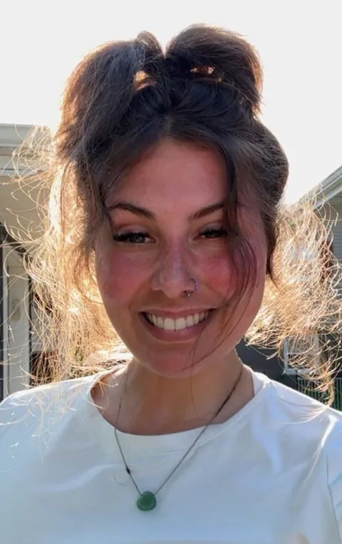 Born in 1999, 1 kid... Am I still hot? 🫣➡️ F26