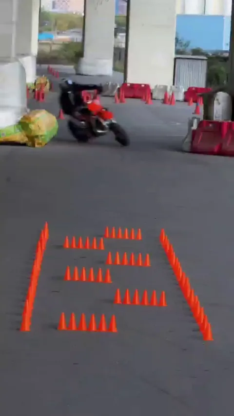 This dude must have passed his motorcycle license road test with ease