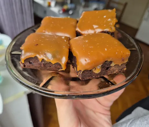 [Homemade] Salted caramel turtle brownies
