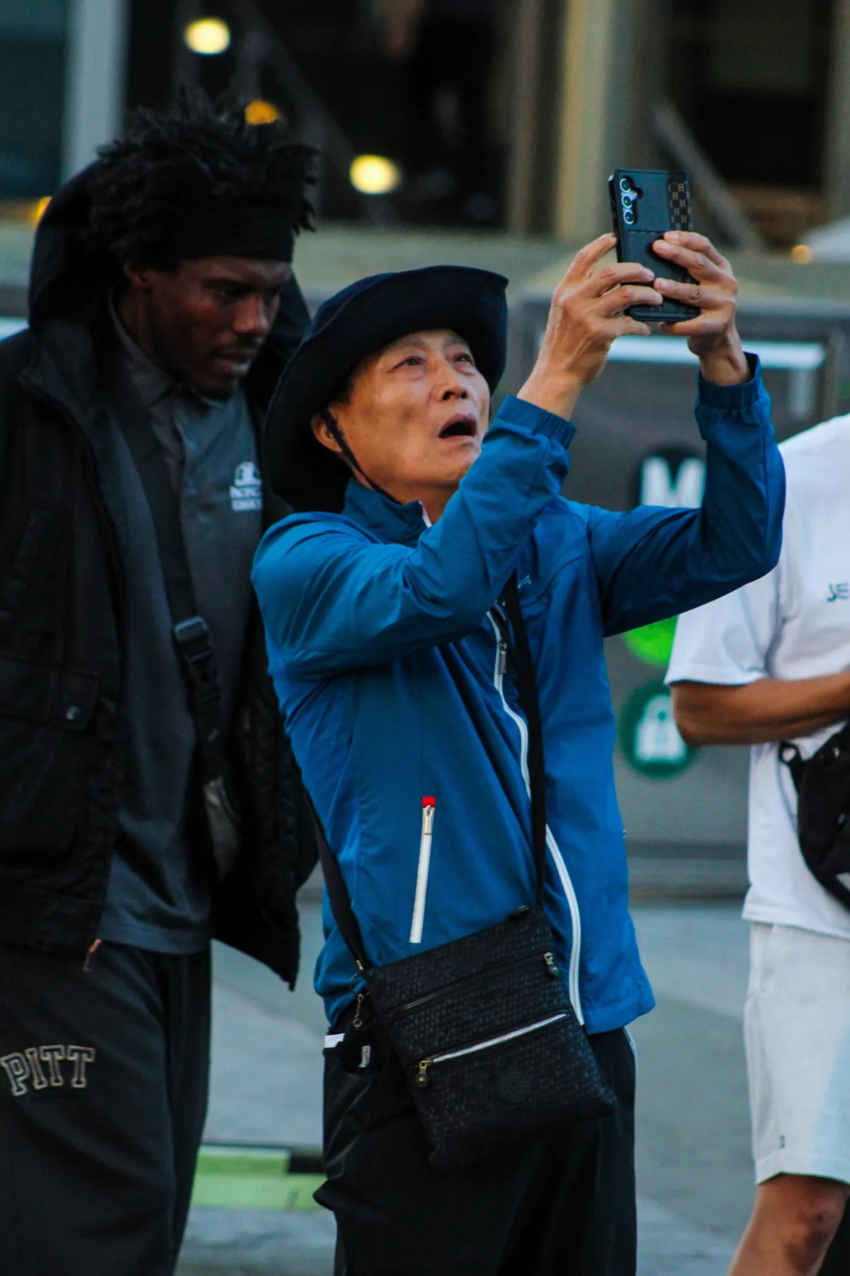 tried to capture the mood outside Kamala Harris’ book tour stop in Los Angeles on Monday [OC]