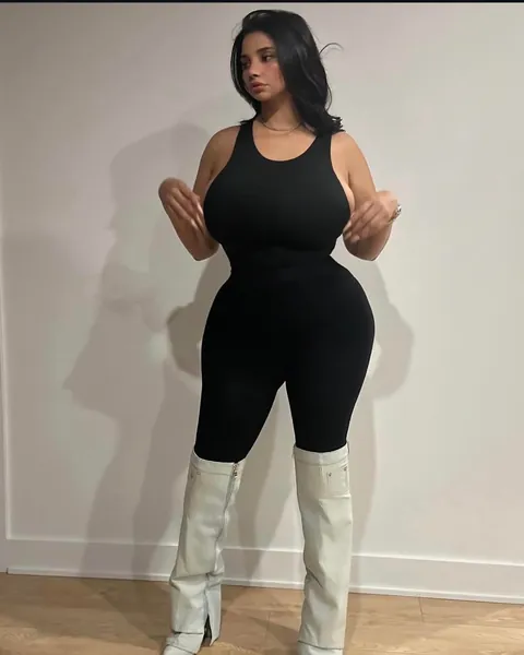 Face of a model, body of a goddess