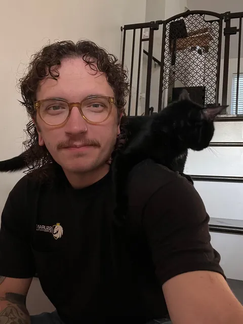 And to think someone tried to throw this guy away like trash. Happy Holidays from Hefty Fabuloso.