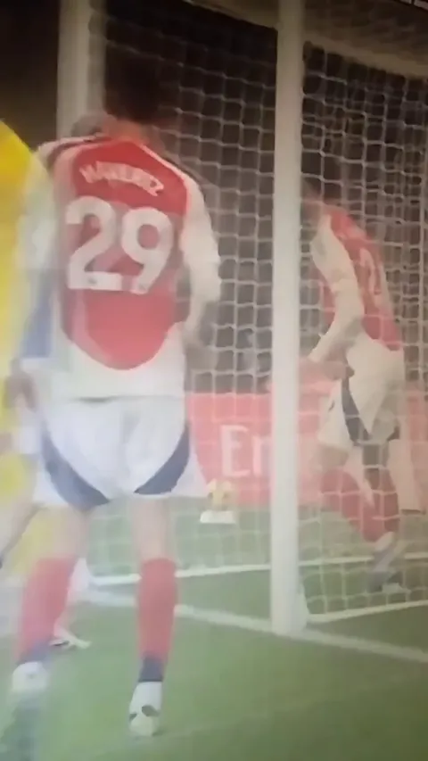 Ben Johnson's way of dealing with Havertz and Timber during Arsenal's set piece routine