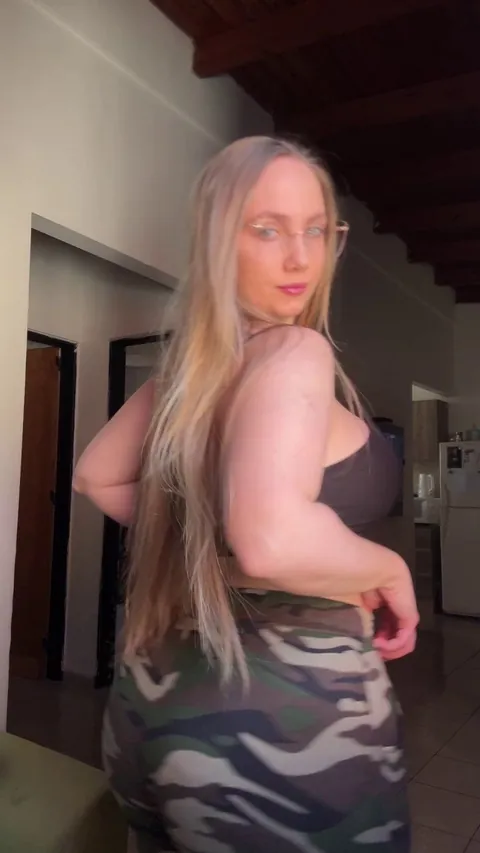 Inviting you over for a quick snack… and more 😉