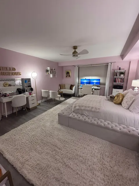 My cozy pink bedroom 💕
