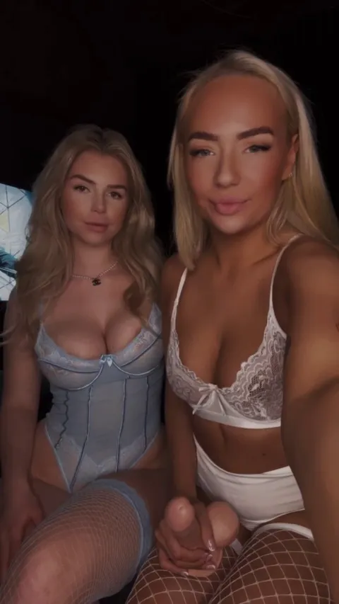 I love kissing other women