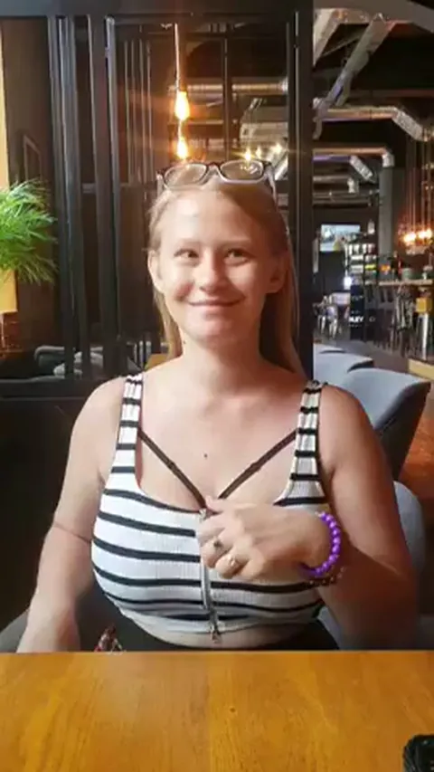 From shy face to slutty emote... Who is she ?