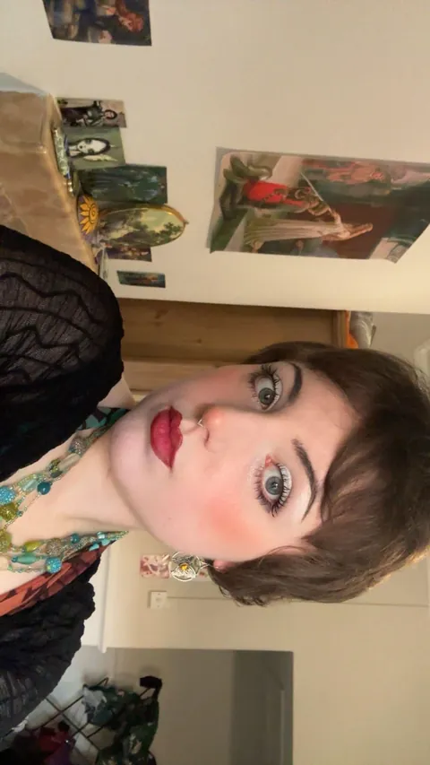 Blue shadow and orange blush !🧡🩵