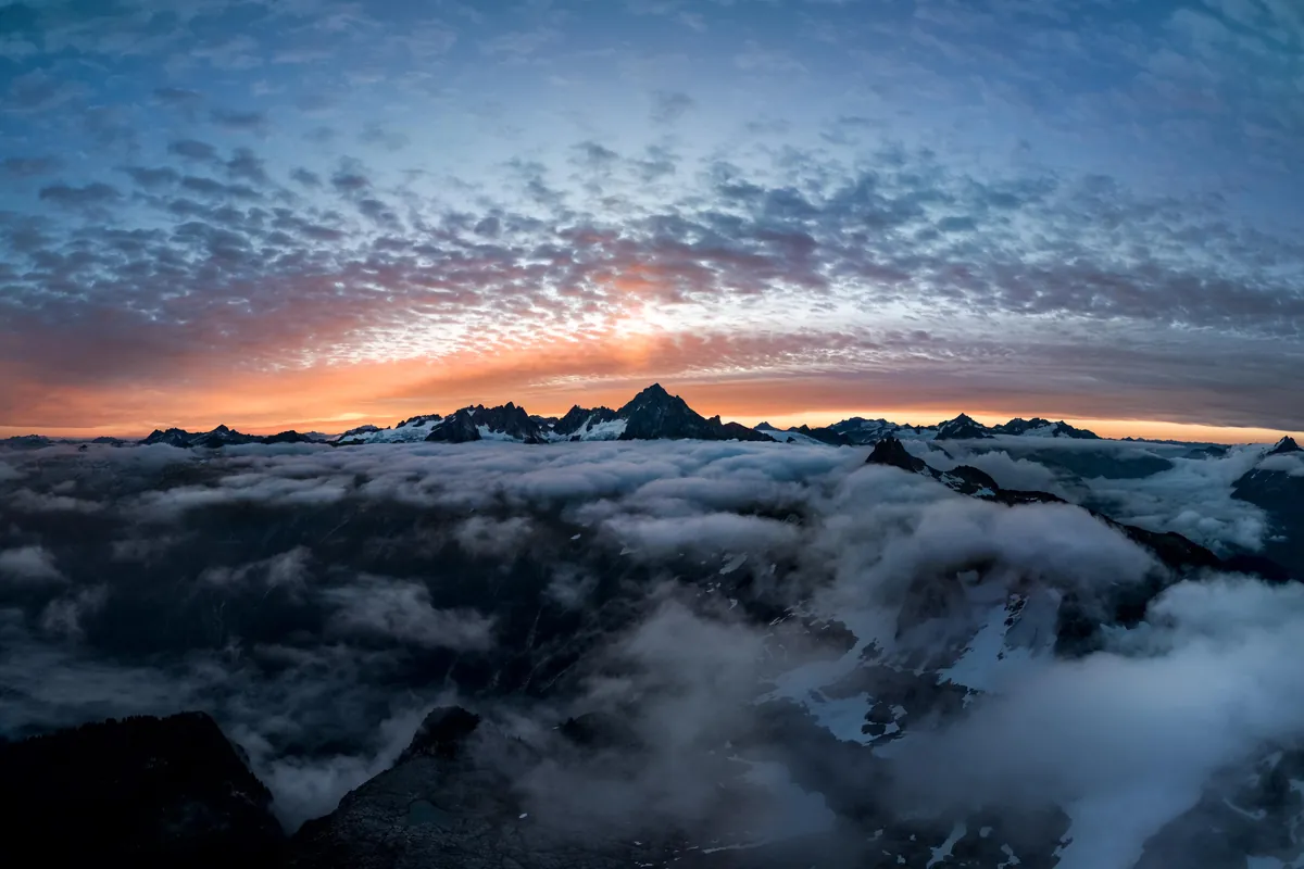 Sunrise in North Cascades National Park [OC] [4000x2667]