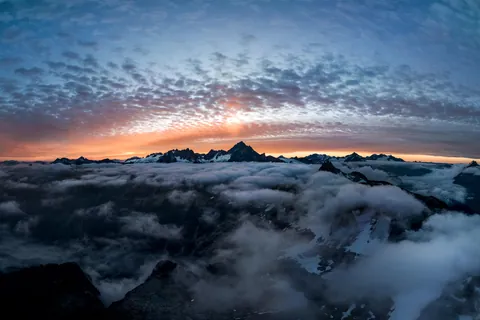 Sunrise in North Cascades National Park [OC] [4000x2667]
