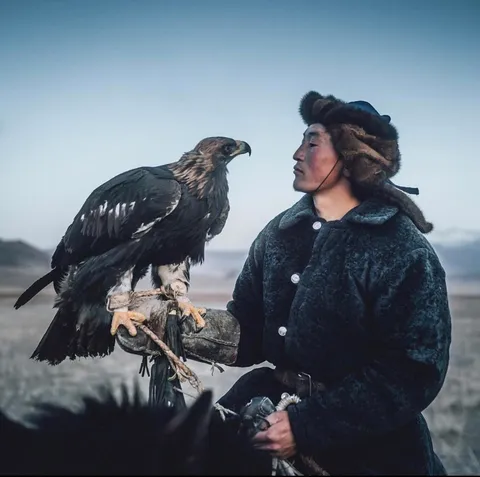 After keeping a golden eagle for about 10 years , using it to hunt and catch prey, the Kazakhs of western Mongolia will let it fly away.